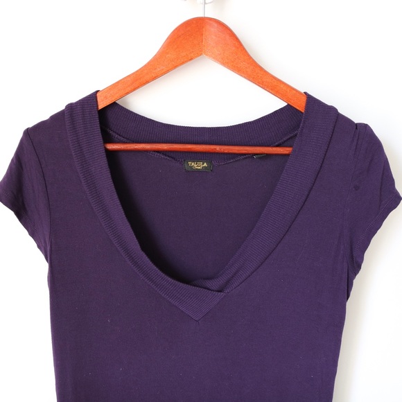 Aritzia Talula Plum Purple V-Neck T-shirt - Picture 5 of 7